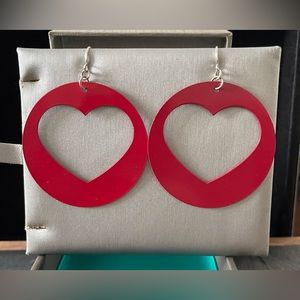 Hearts! ❤️ cut out 90’s metal earrings